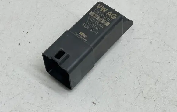 Volkswagen Caddy Glow plug pre-heat relay 038907281D 0522120504 3222149