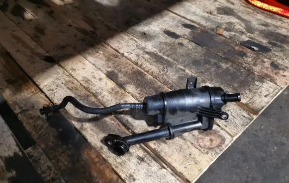Opel Insignia A Oil breather separator 55575980