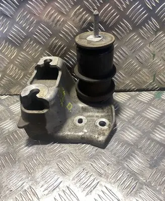 Subaru Outback (BS) Engine mount bracket