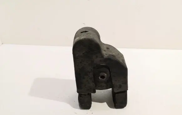 Engine mount bracket