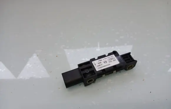 Audi A3 S3 8P Airbag deployment crash/impact sensor 4B0959643E 171003 0232G04G9BDZ