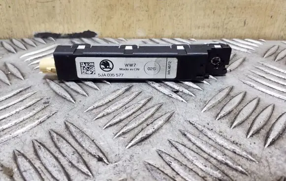 Seat Toledo IV (NH) Aerial antenna amplifier 5JA035577