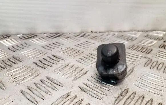 Audi A1 Wing mirror switch 8E0959565