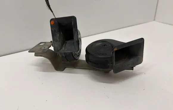 BMW 5 E60 E61 Horn signal 0092018