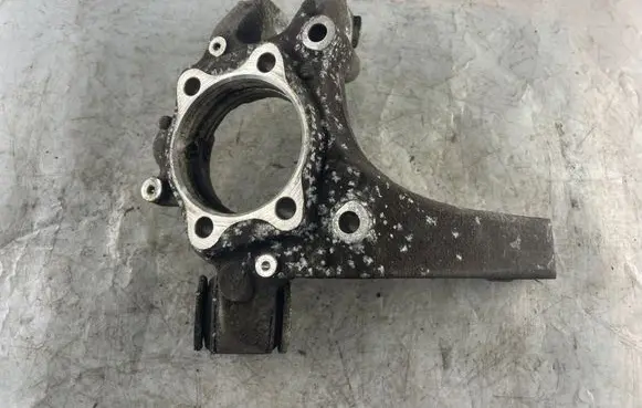 Rear wheel hub spindle/knuckle