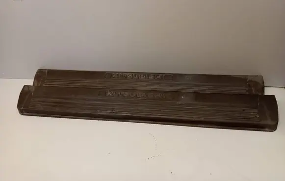 Mitsubishi Pajero sill trim set (inner) MR402145