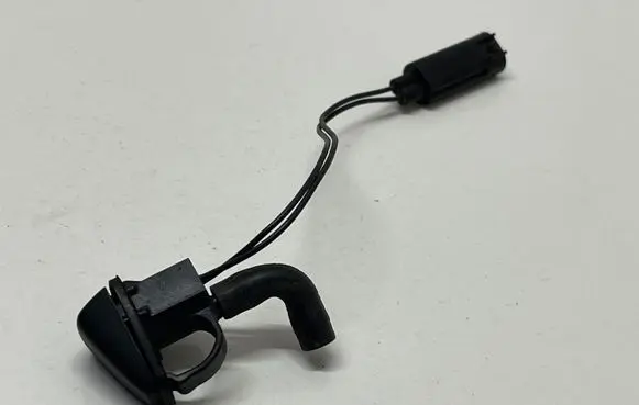 BMW 3 E90 E91 Windshield washer spray nozzle 8365385 19636584