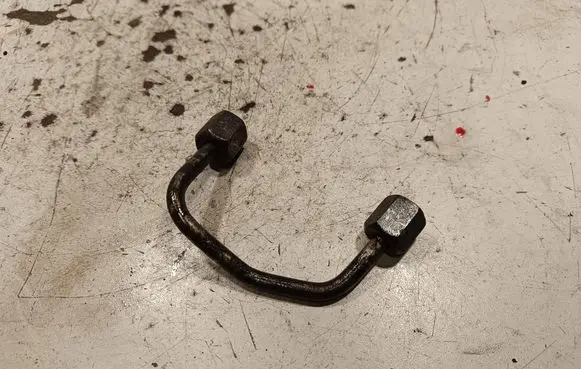 Audi SQ7 Fuel injector supply line/pipe 