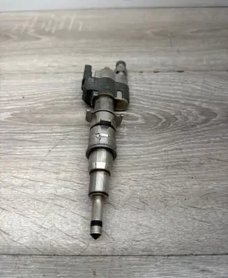 BMW 5 E60 E61 Fuel injector 7589048 10181010 PA66GF359