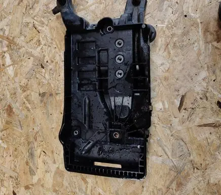 Volkswagen Polo VI Battery box tray 2Q0915331