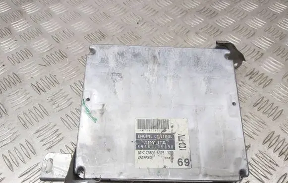 Toyota Avensis T250 Engine control unit/module 8966105690