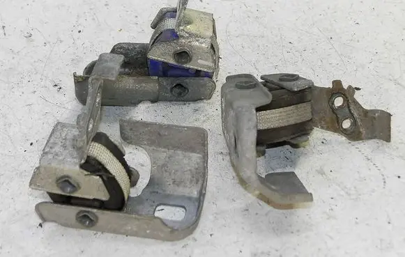 Renault Fluence Muffler mount bracket/holder 