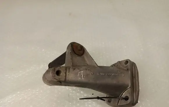 Mercedes-Benz S W116 Engine mounting bracket R1102230804