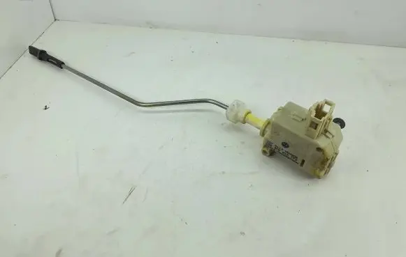 Volkswagen PASSAT B6 Central locking motor 3C0810773