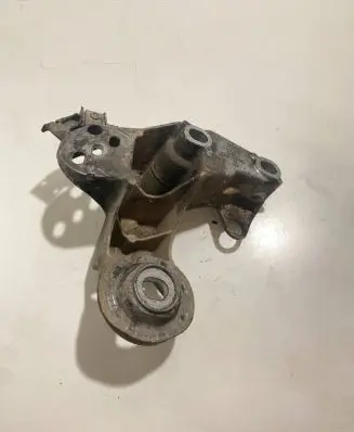 Audi A6 S6 C5 4B Engine mounting bracket 4B0199352B