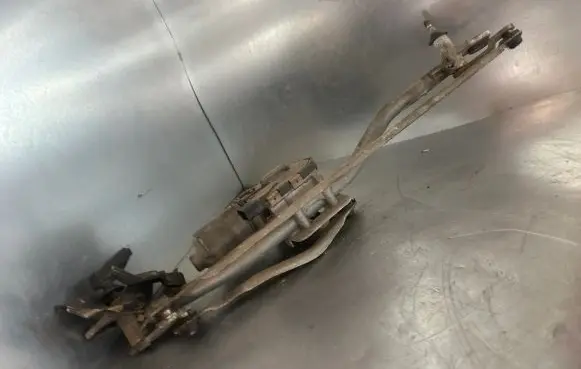 Audi A6 S6 C6 4F Front wiper linkage and motor