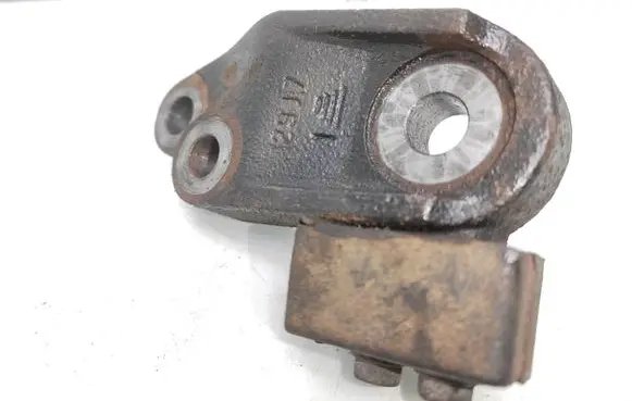 Toyota Avensis T250 Engine mount bracket