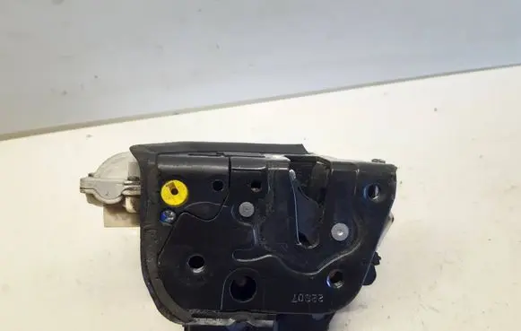 Audi A4 S4 B7 8E 8H Front door lock 8E2837015AA