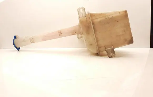KIA Carens I Windshield washer fluid reservoir/tank 0K2FA