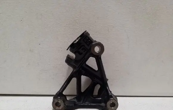 Toyota Yaris Cross Engine mounting bracket