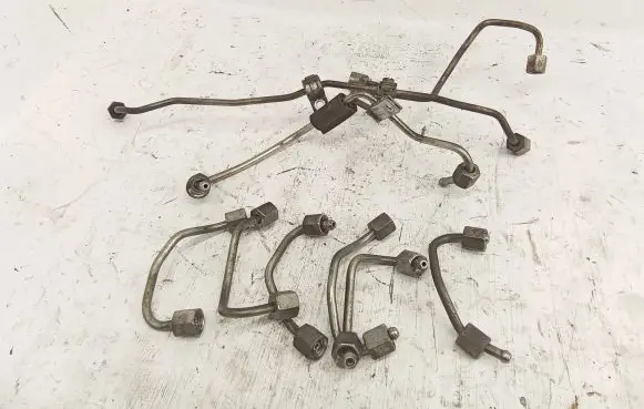 Fuel injector supply line/pipe