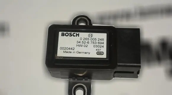 BMW 5 E39 ESP acceleration yaw rate sensor 6753694 0265005248