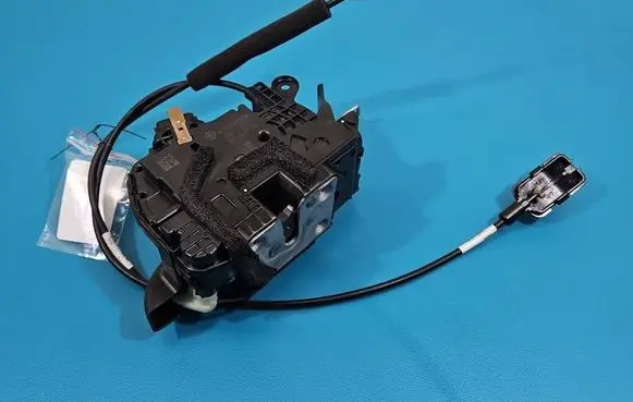 Renault Trafic III (X82) Front door lock 805038702R IMPRK1550809