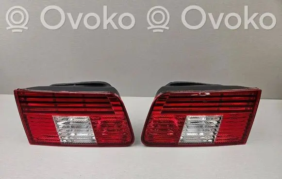Tailgate rear/tail lights