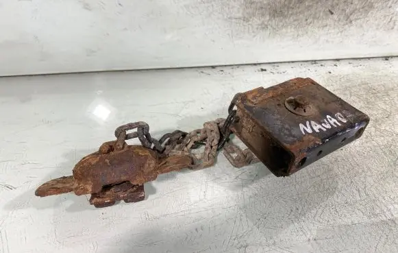 Nissan Navara D40 Spare wheel mounting bracket 