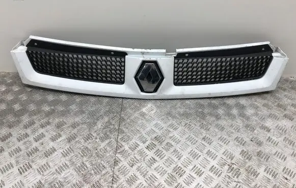 Renault Master II Front bumper upper radiator grill