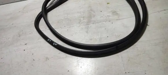 Mazda 3 III Front door rubber seal J71W