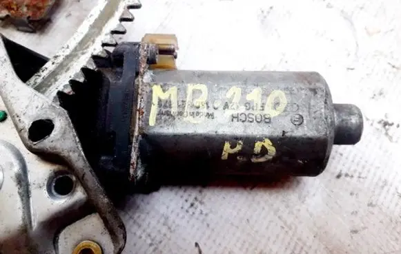 Mercedes-Benz E W210 Front door window regulator motor 0130821671