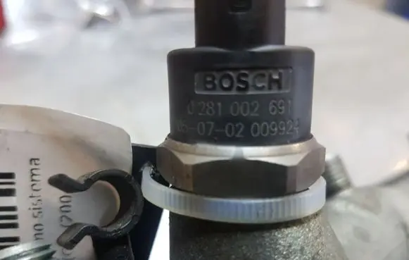 Fuel pressure sensor