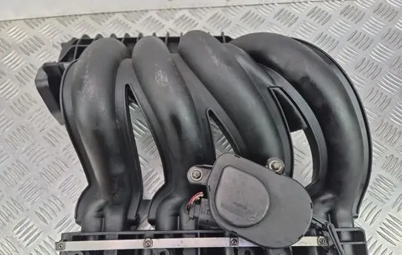 Mercedes-Benz C W203 Intake manifold A6110903637 A6111500494