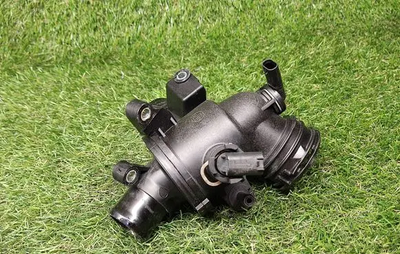 Mercedes-Benz E W212 Thermostat A6512001715