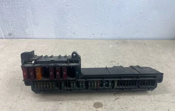 BMW 5 E60 E61 Fuse module 25613290