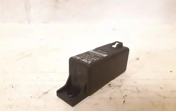 Glow plug pre-heat relay
