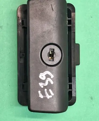 BMW 5 E39 Glove box handle 