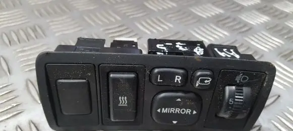 Toyota Avensis T250 Wing mirror switch 153261 183575