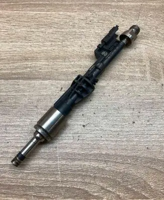 BMW X5 E70 Fuel injector 0261500109 1364759787005 06060207
