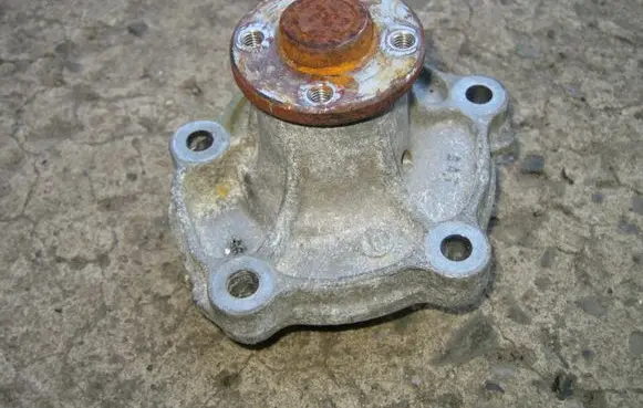 Suzuki Swift I Water pump
