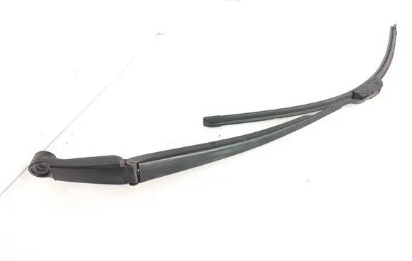 Toyota RAV 4 (XA40) Front wiper blade arm