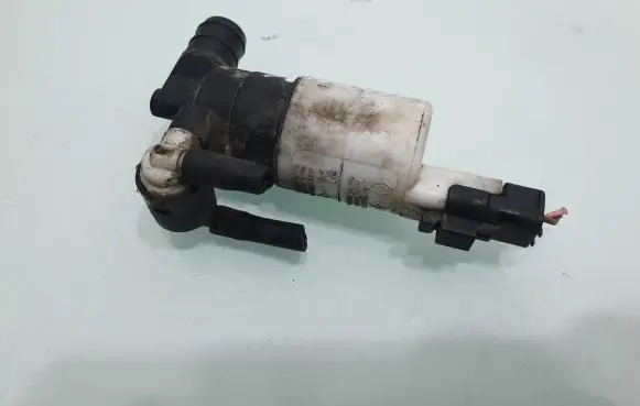 Citroen C4 I Windscreen/windshield washer pump 8200067016