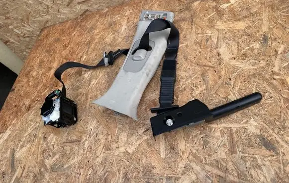 Infiniti Q50 Front seatbelt TKKAH2EG620 0642418