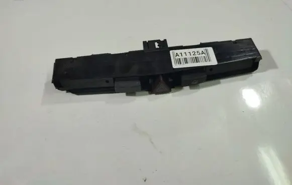 Opel Astra H Hazard light switch 13100105