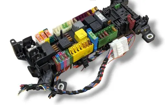 Mercedes-Benz A W176 Fuse module A2465400340
