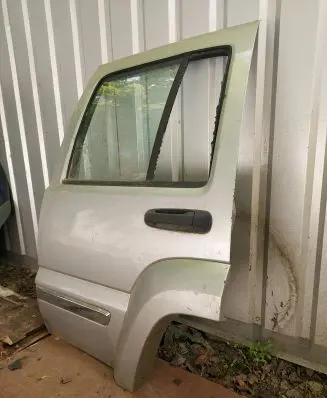 Jeep Cherokee Rear door