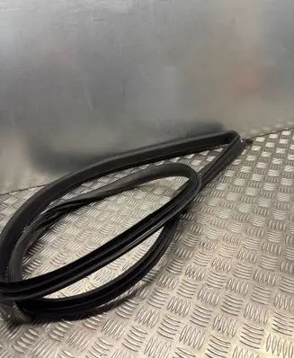 Maserati Ghibli Front door rubber seal