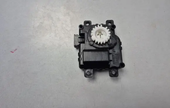 Toyota C-HR II Air flap motor/actuator DT1138004040