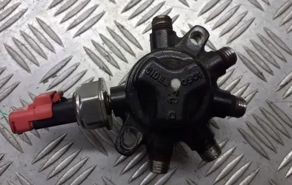 Ford Focus Fuel distributor 4M5Q-9D280DB